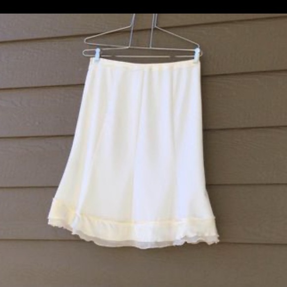 The limited women's white Godet skirt, ruffled detail size 4 - Picture 2 of 12